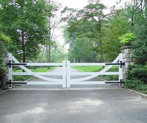 Modern farmhouse driveway gate with U-shaped design detail