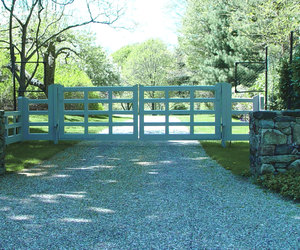 Automatic swinging wooden driveway gates