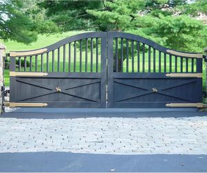 Equestrian ranch driveway gate by Tri State Gate, New York