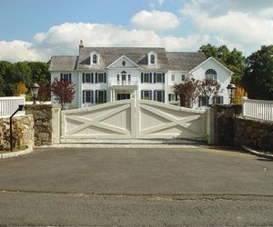 Traditional farmhouse white wooden driveway design by Tri State Gate, New York